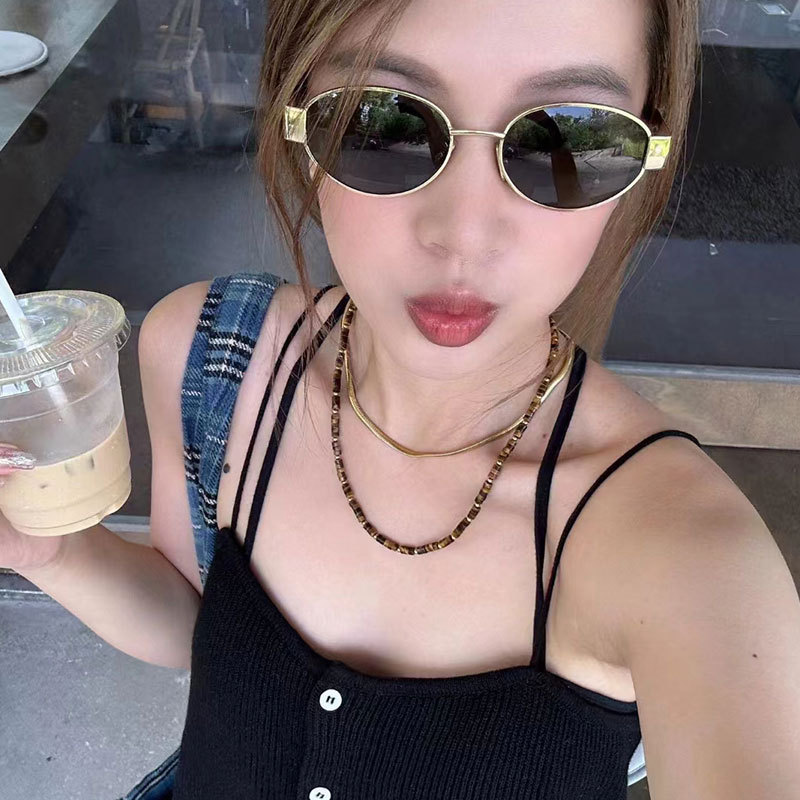 Street Fashion Photo - Small Oval Frame Advanced Sunglasses Spicy