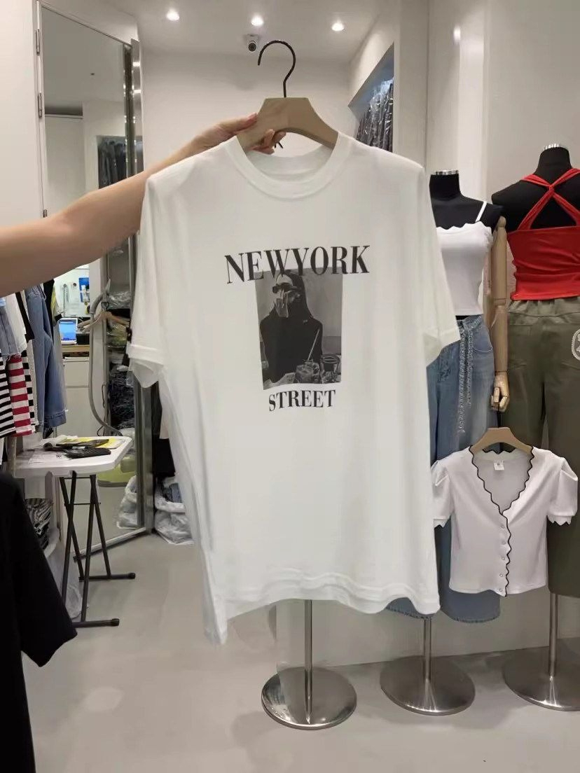 New York Street Fashion Girl G - مراجعة Street Fashion New York 2026 وسعره